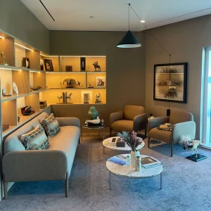 تصميم مكتب المدير التنفيذي يجمع العملية والديكور الأنيق تصميم مكتب المدير التنفيذي يجمع العملية والديكور الأنيق