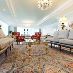 حرفية فاخرة من الأثاث المذهب إلى الجداريات المرسومة في دبي حرفية فاخرة من الأثاث المذهب إلى الجداريات المرسومة في دبي